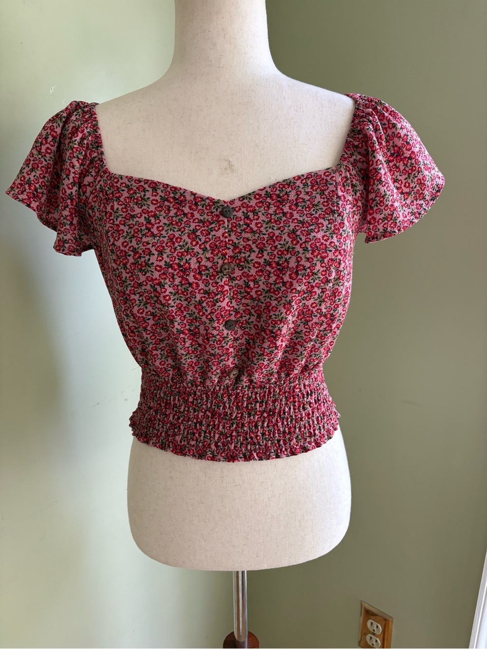 Monteau Pink Floral Smocked Crop Top w/short flutter sleeves. Small. Great shape - Picture 2 of 15